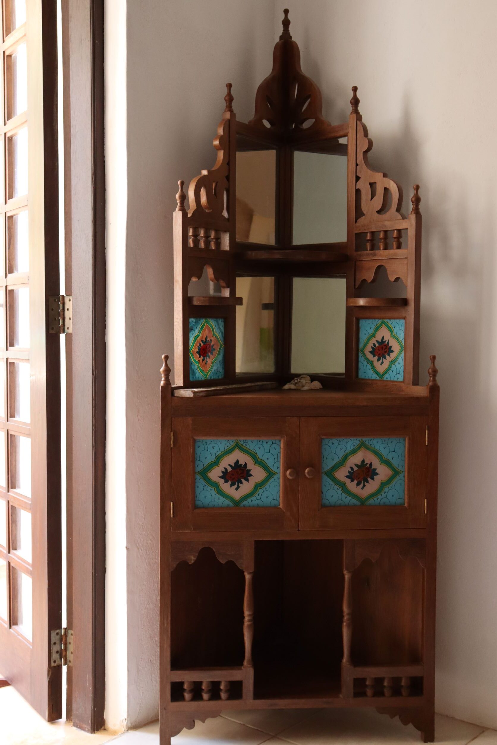 Lamu-Style-Decorated-Cabinet-Billy-Hani